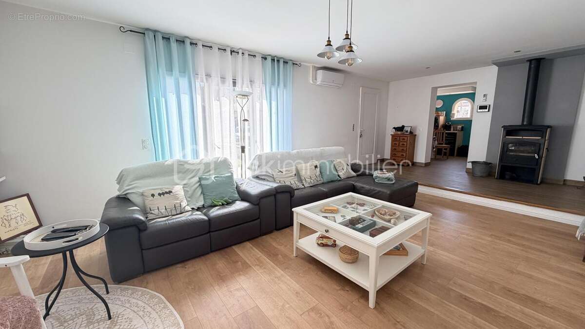 Maison à PEZILLA-LA-RIVIERE