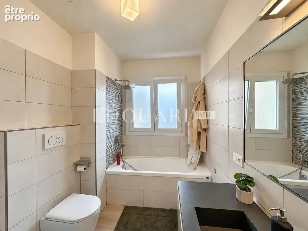 Sur la commune de Roquebrune Cap Martin, en exclusivité petit trois pièces avec balcon et belle vue dégagée - photo 11