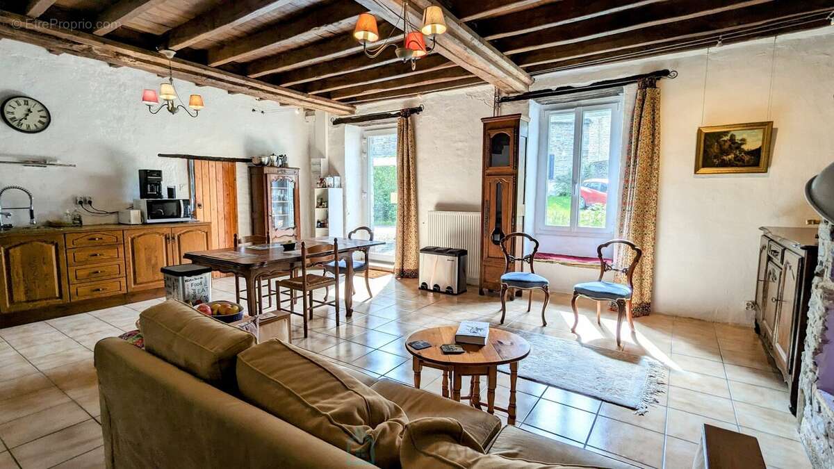 Maison à LA GACILLY