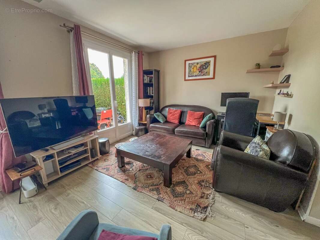 Maison à LE MESNIL-SAINT-DENIS