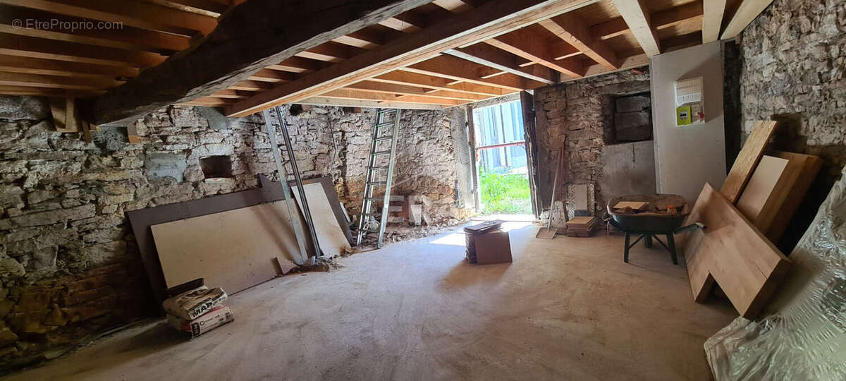 Autre à JUJURIEUX