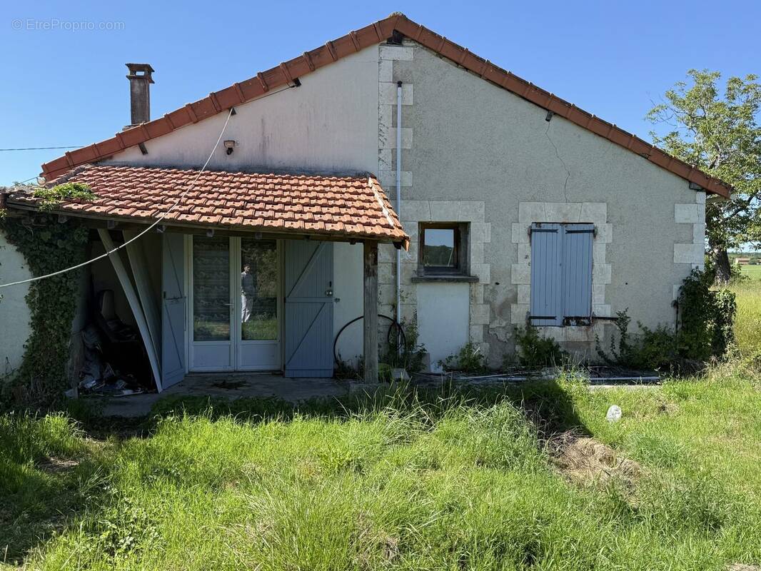 Maison à MARILLAC-LE-FRANC
