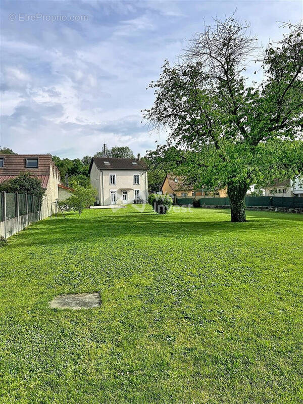 Maison à SAINT-CLAIR-DE-LA-TOUR