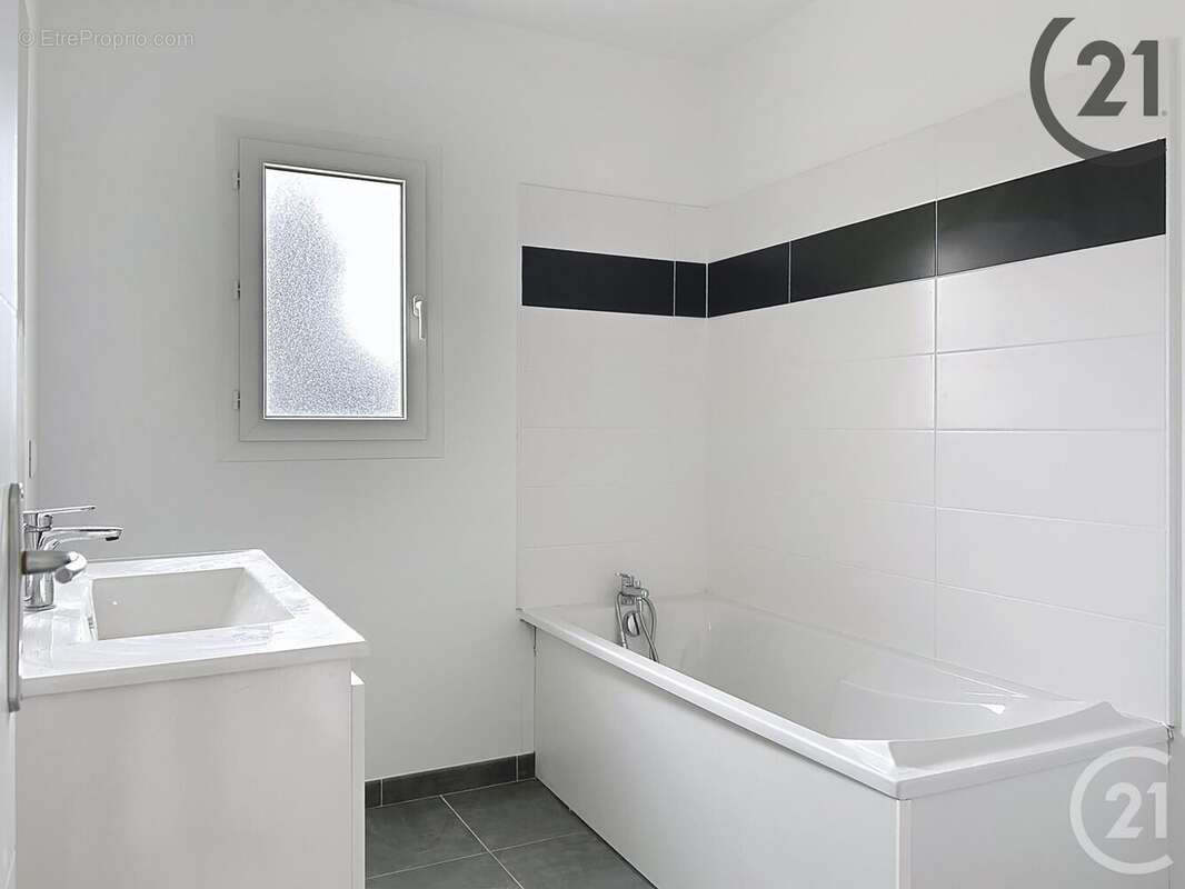 Maison à MESNIL-SAINT-PERE