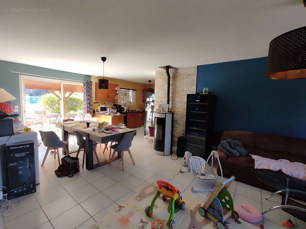 Maison à PETIT-PALAIS-ET-CORNEMPS