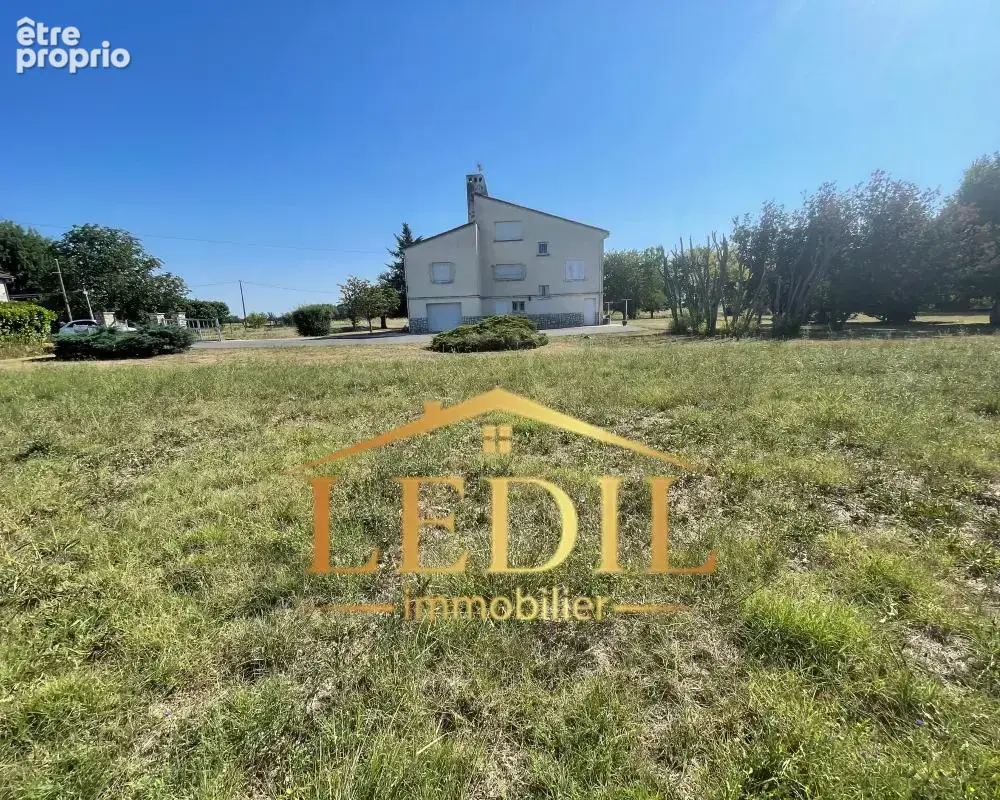 Maison de campagne avec de la terre - photo 1