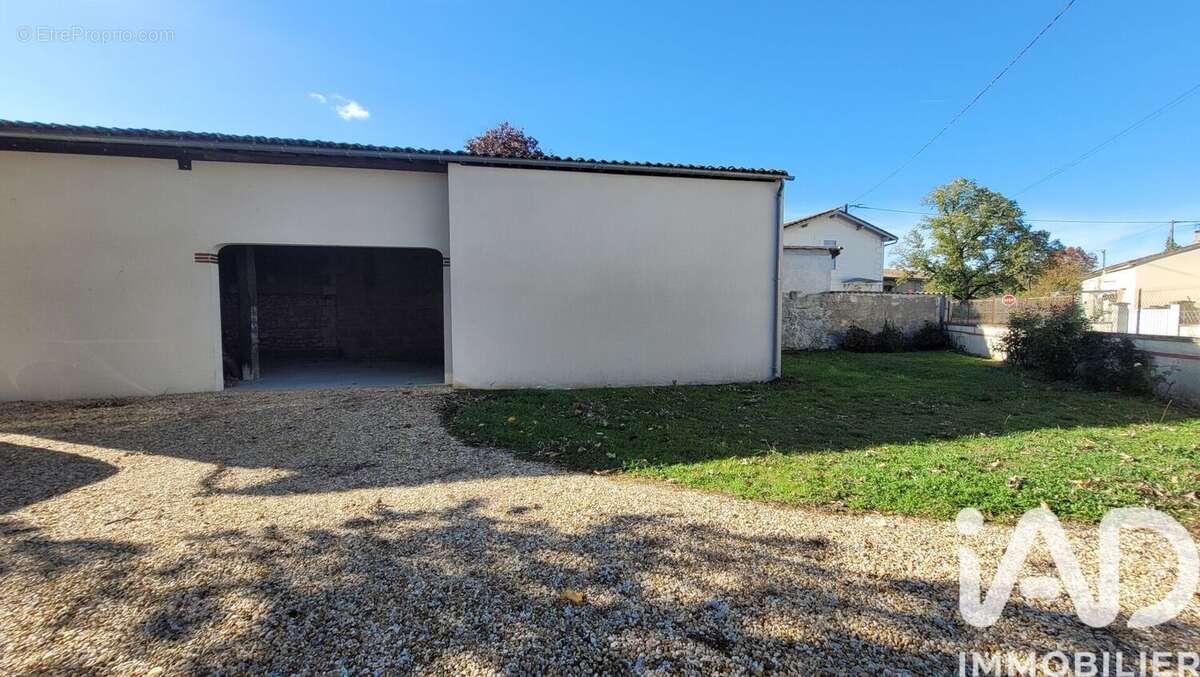 Maison 185 m² à Coutras  - photo 6