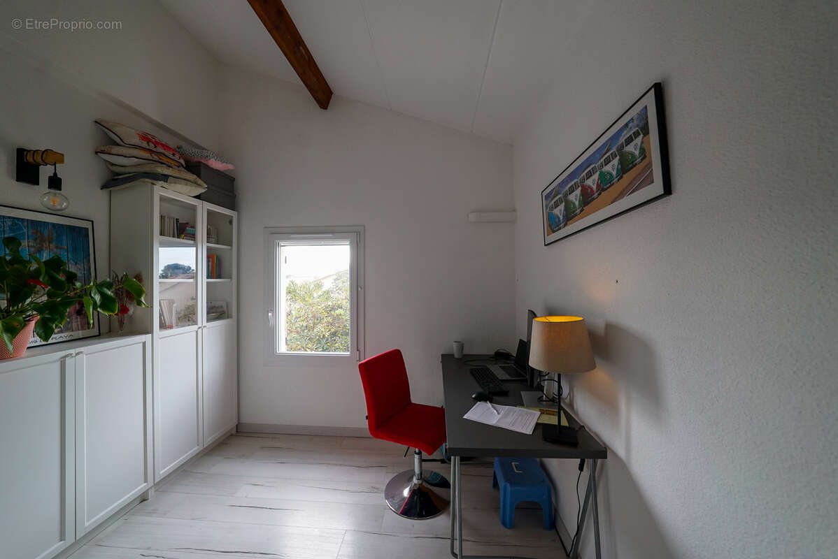 Maison à VIC-LA-GARDIOLE