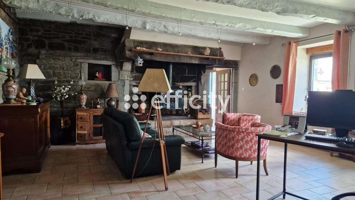 Maison à CLEGUEREC