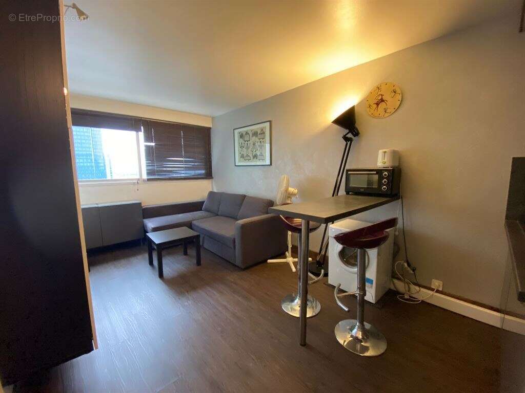 Appartement à COURBEVOIE