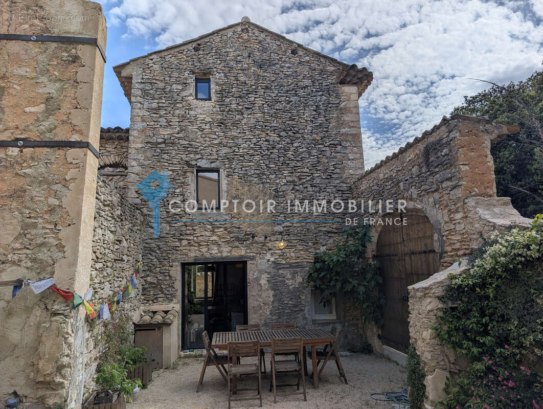 Maison à SAINT-SATURNIN-LES-APT