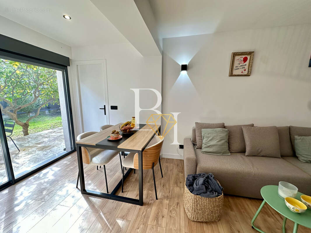 Appartement à SAINT-LAURENT-DU-VAR