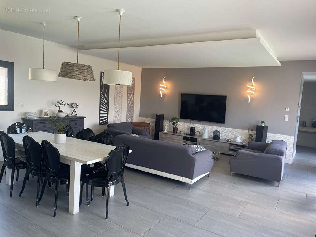 Maison à REVENTIN-VAUGRIS