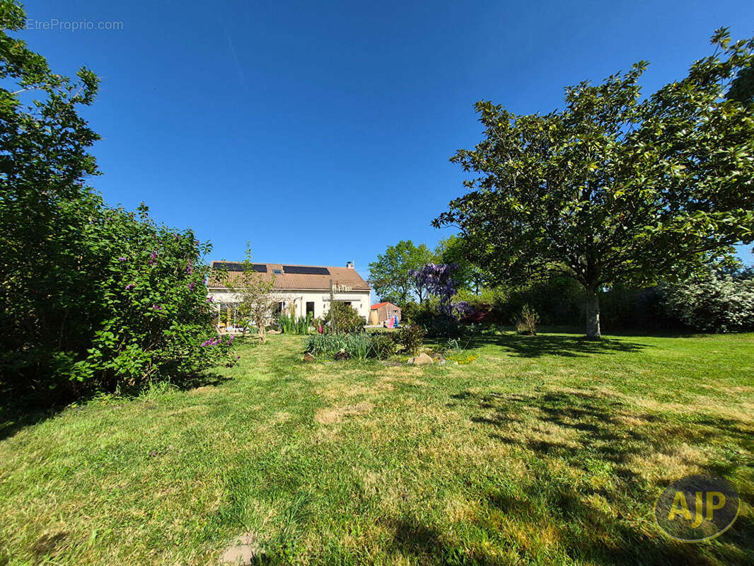 Maison à SAINT-COLOMBAN