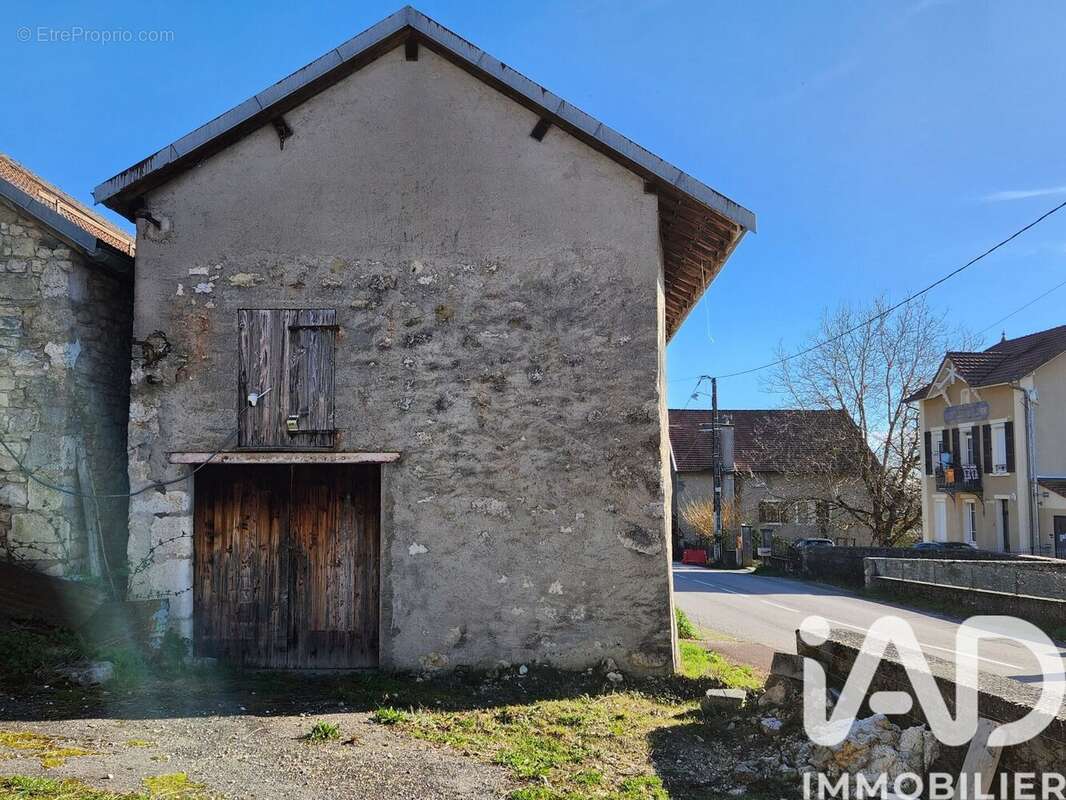 Photo 2 - Maison à CHAMPAGNE-EN-VALROMEY