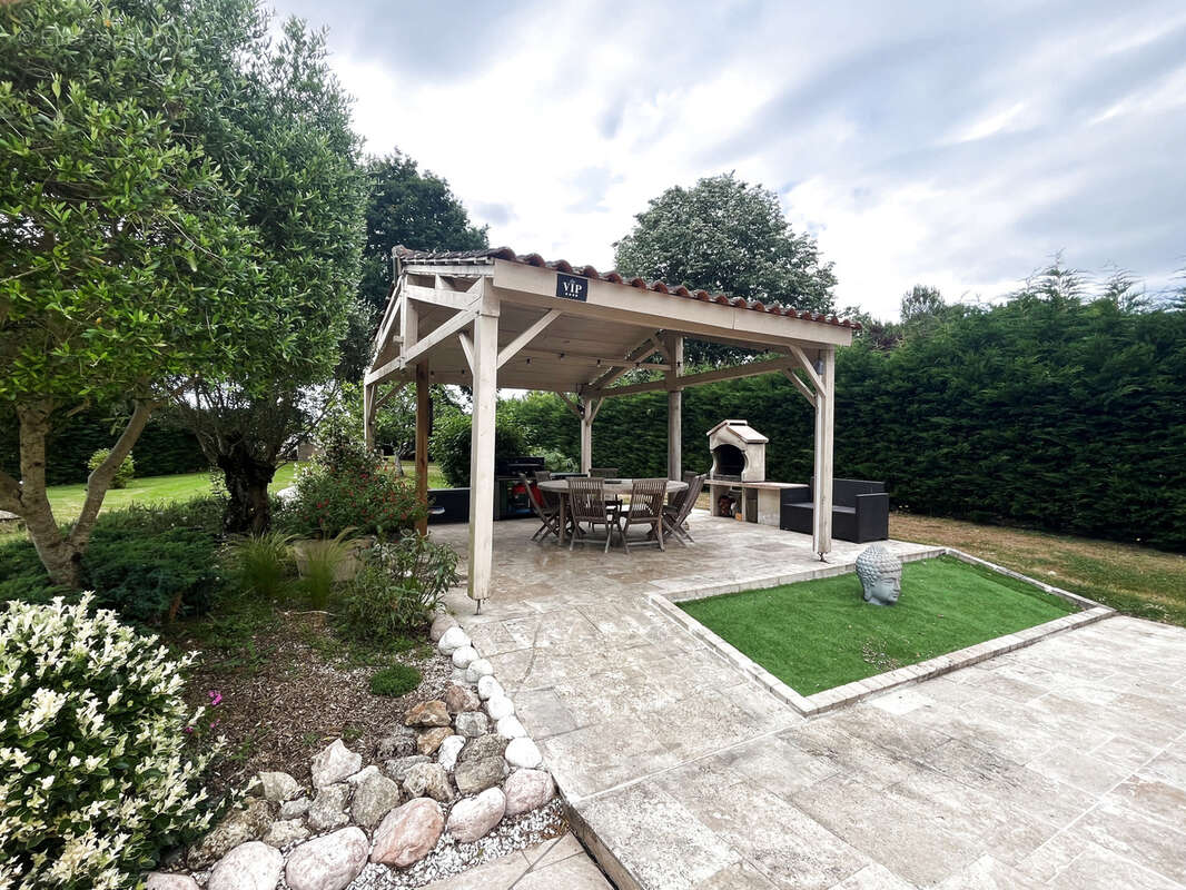 Maison à AMBARES-ET-LAGRAVE