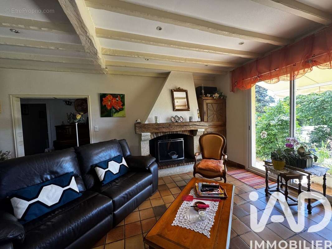 Maison 118 m² à Saint-Germain-De-Lusignan  - photo 6