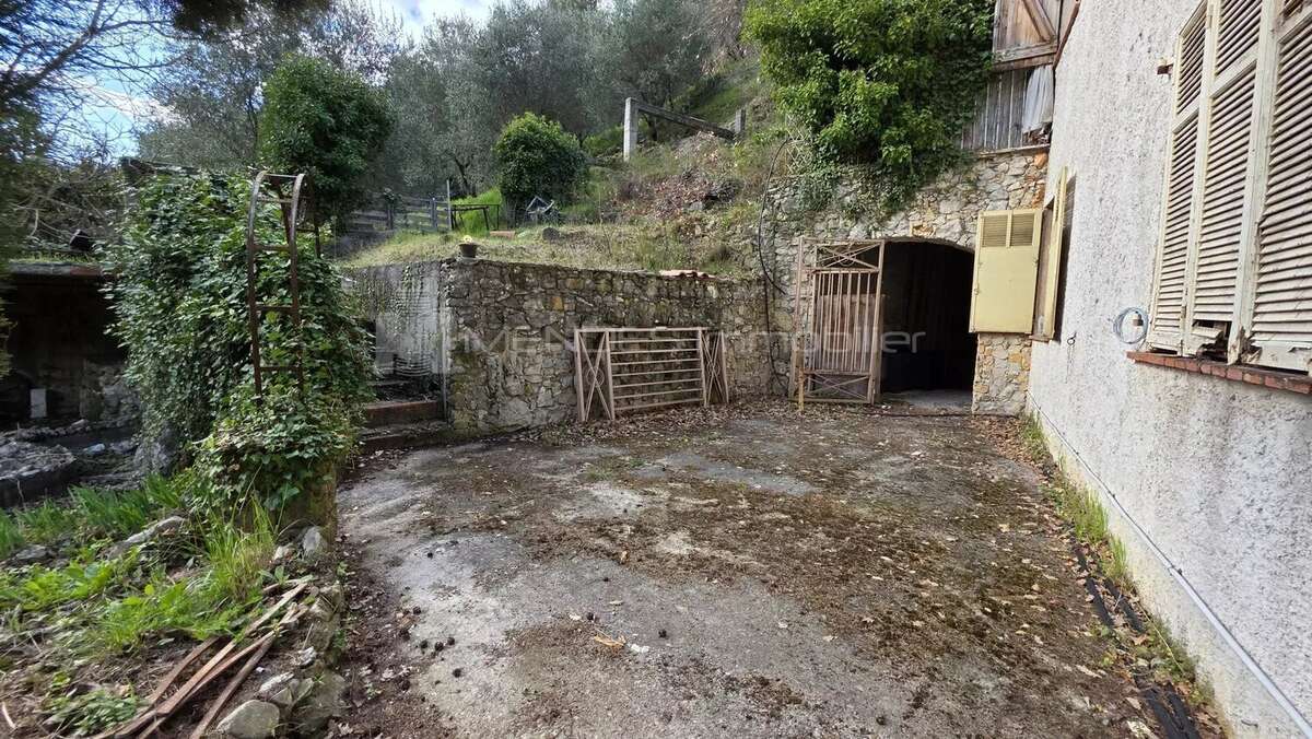 Maison familiale-immeuble a renover la trinite - photo 13