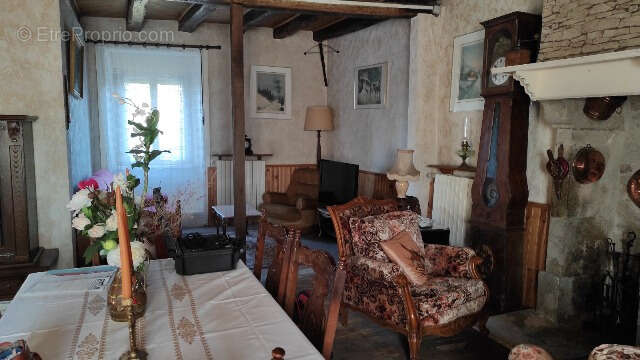 Maison à CHALUS
