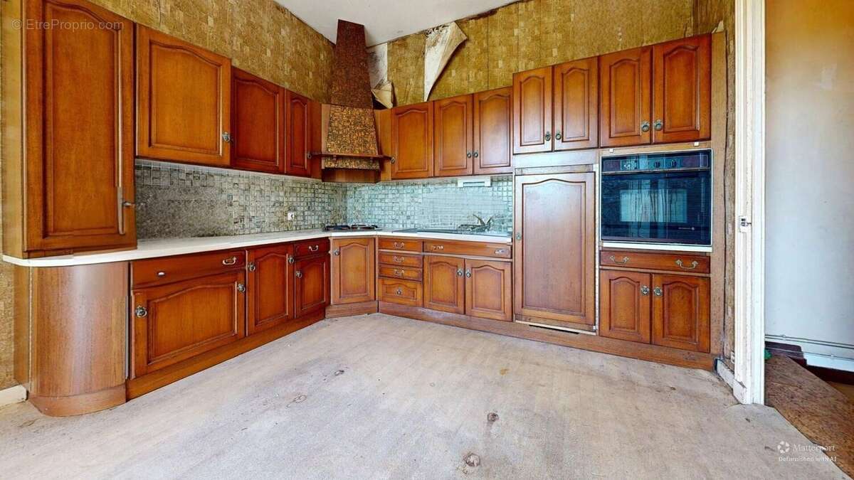 MaisonanciennearestaurerKitchenDefurnished 1 - Maison à SAINT-CYPRIEN
