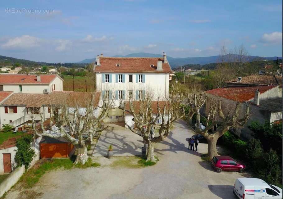 Commerce à CARNOULES