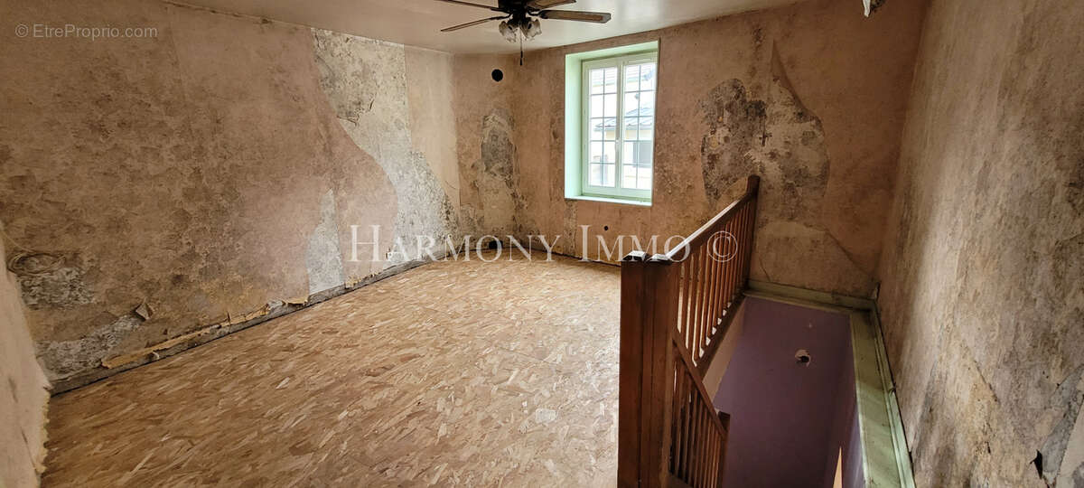 Maison à DUN-SUR-AURON