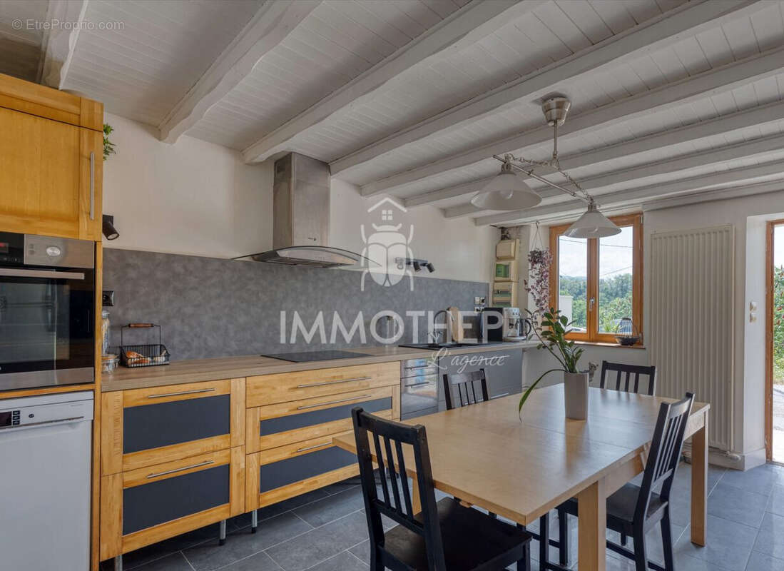 Maison 167 m² à Saint-Jean-De-Moirans  - photo 6
