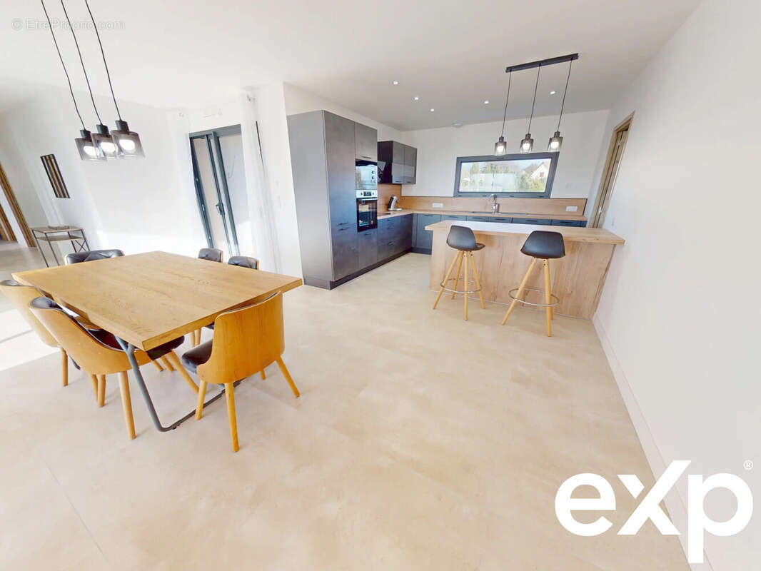 salon séjour cuisine us - Maison à MONTGUEUX