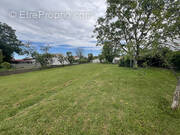 Terrain à SAINT-ETIENNE-DE-MER-MORTE