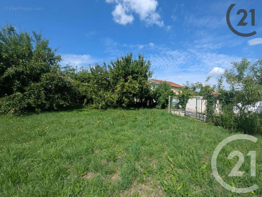 Terrain à JUTIGNY