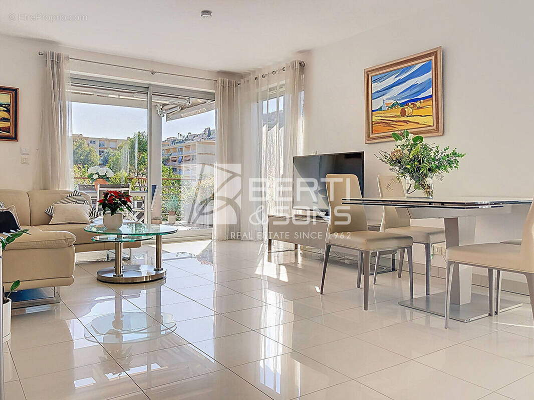 Appartement à MANDELIEU-LA-NAPOULE