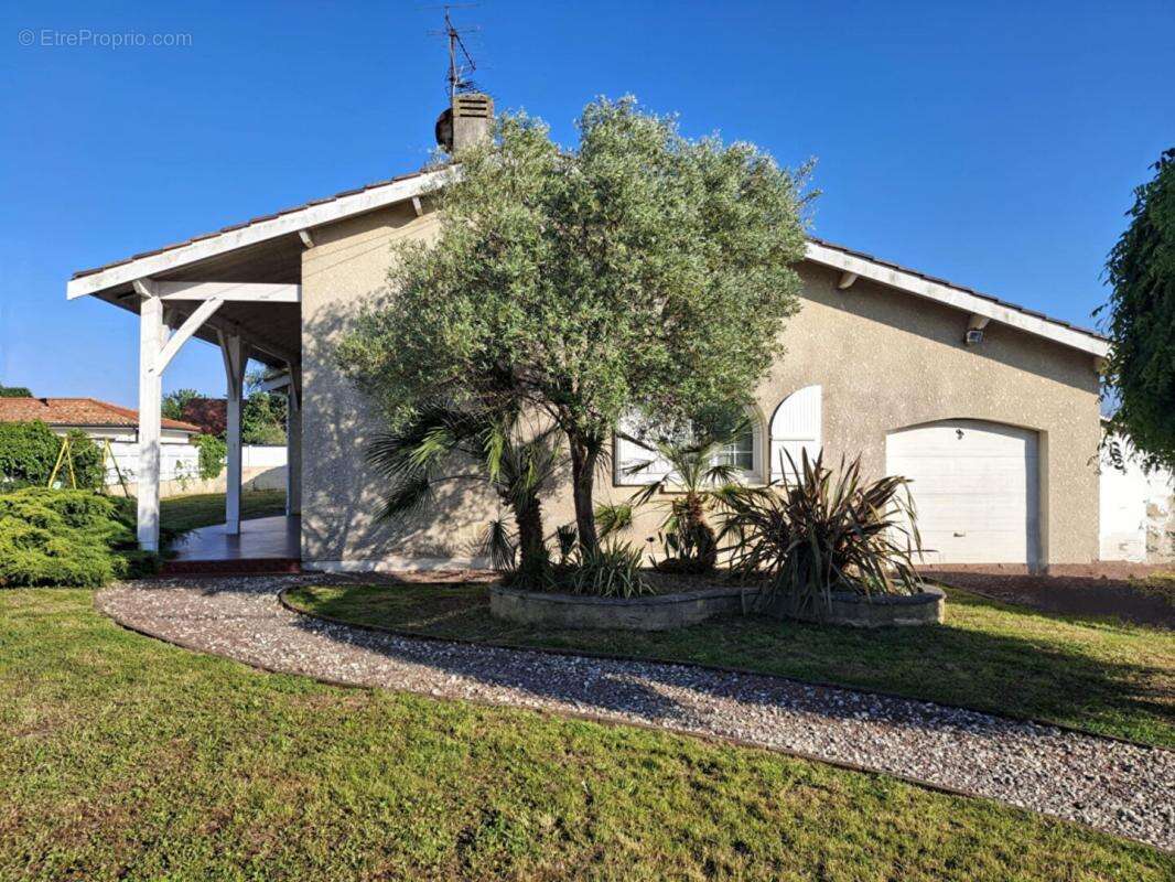 Maison à AMBES