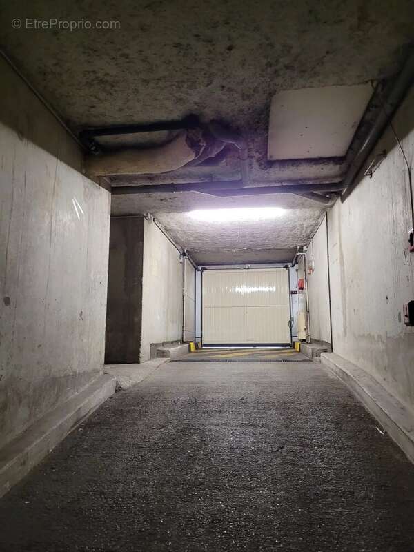 Parking à PARIS-10E