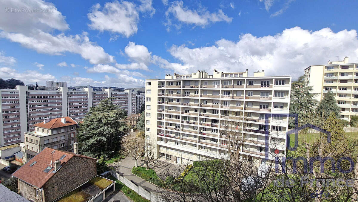 vue du salon - Appartement à SAINT-ETIENNE