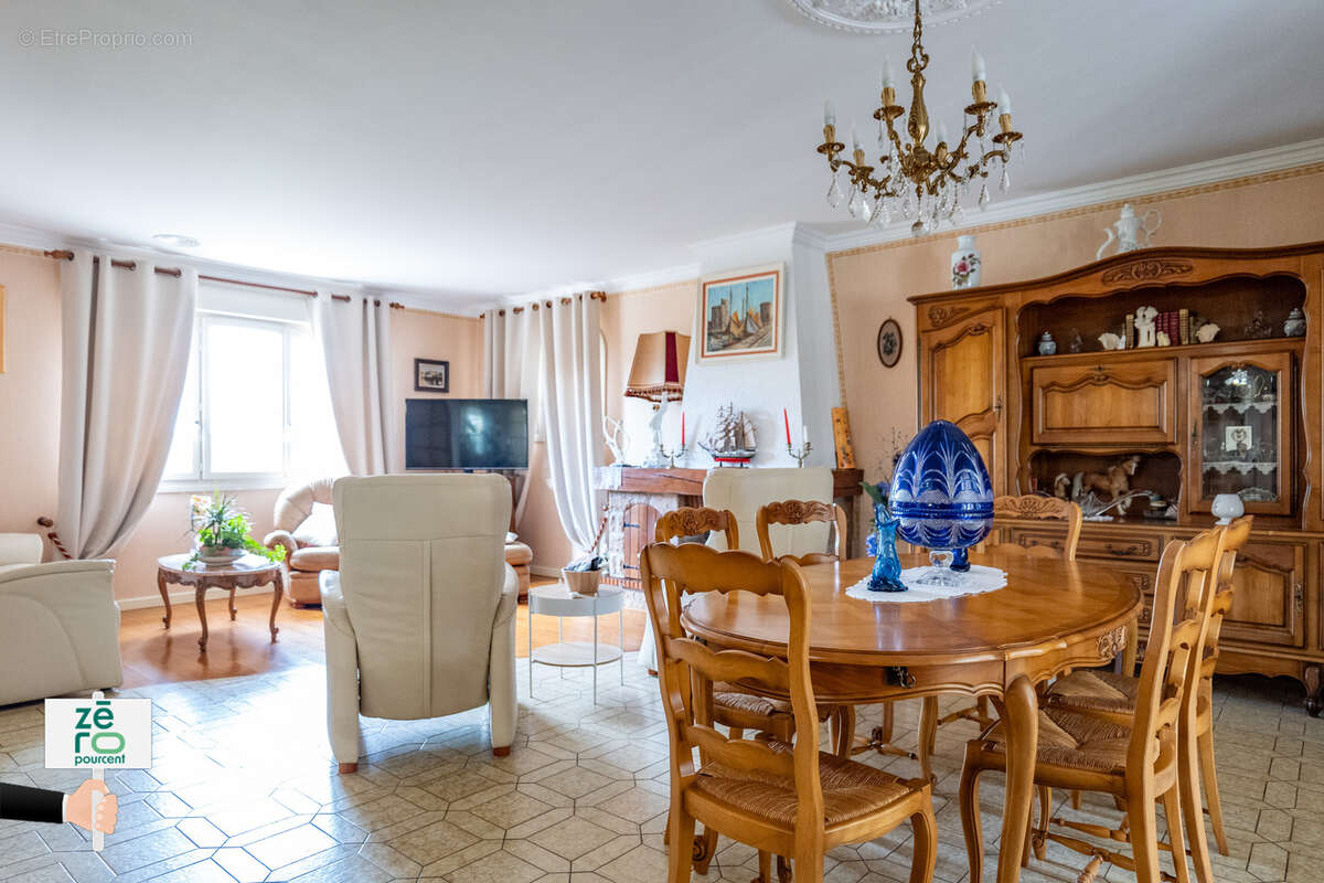 Maison à LES MAGNILS-REIGNIERS