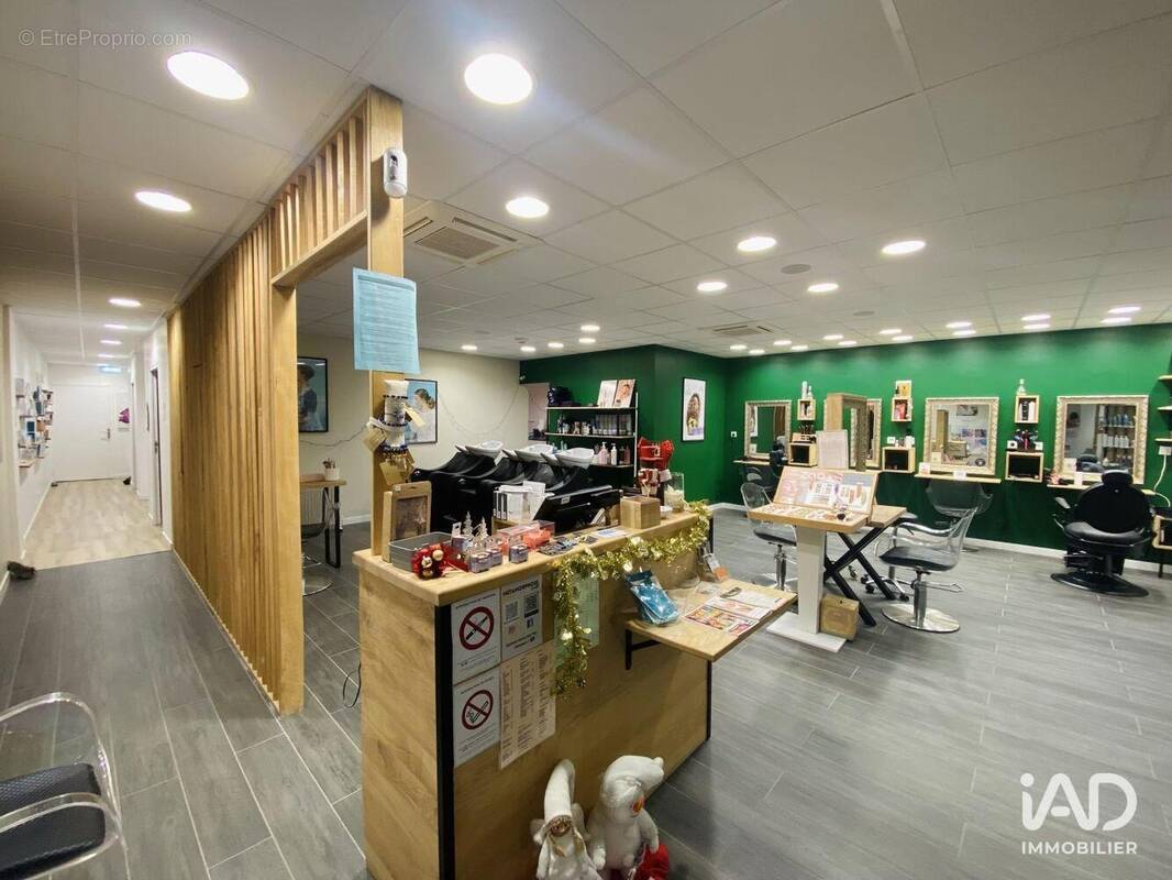 Photo 1 - Commerce à CARVIN