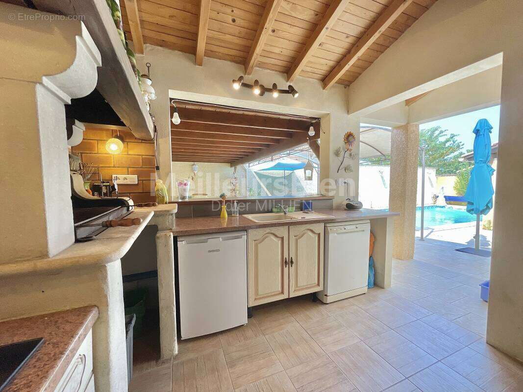 Maison à VIC-LA-GARDIOLE