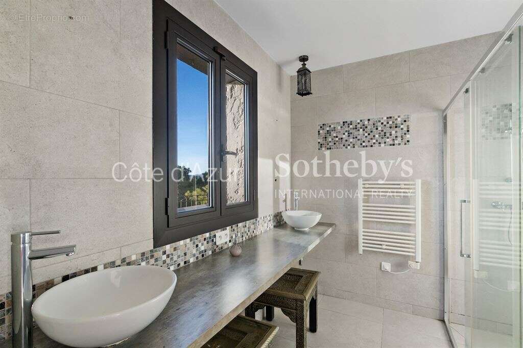 Maison à MANDELIEU-LA-NAPOULE