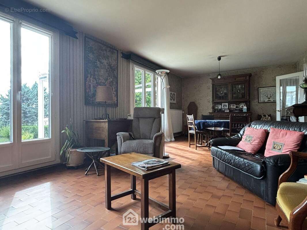 Vue inversée, - Maison à MONTAMISE