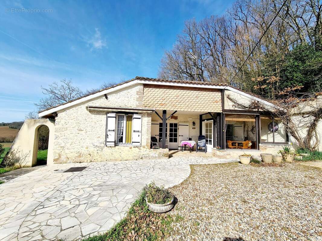 Maison à MONCLAR