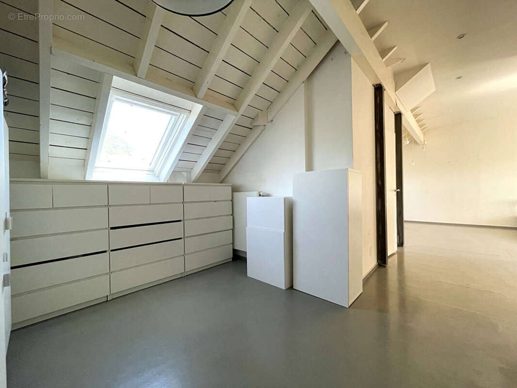 Maison familiale et contemporaine sur 11 ares de terrain à Woippy, garage. - photo 12
