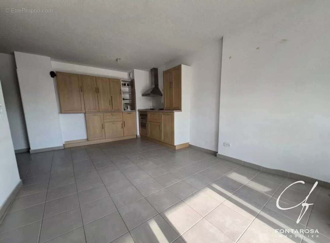 Appartement à LE MUY