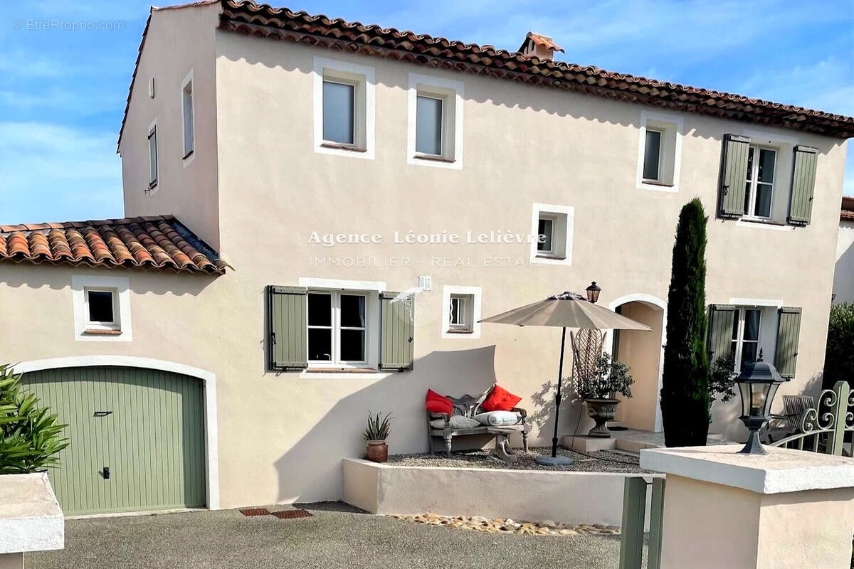 Maison à LES ISSAMBRES