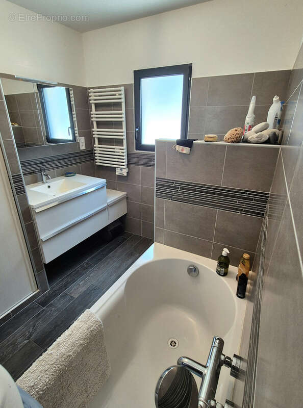 LA CHAUME - Maison familiale récente 156 m2 hab. proche Quai + Terrasses Jardin et Parking - photo 7