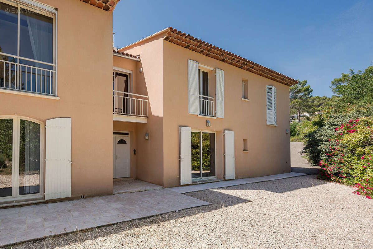 Propriété aux portes d'Aix en Provence quartier  Saint Marc de Jaumegarde avec piscine - photo 9