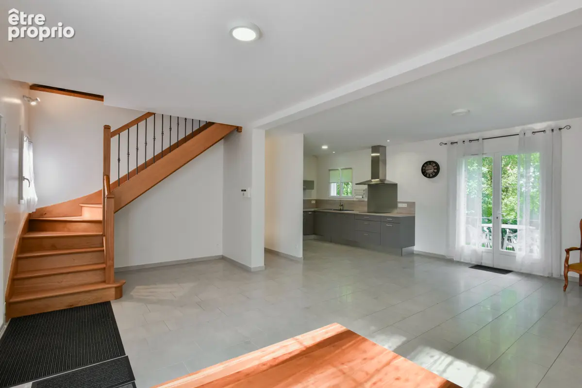 Maison contemporaine, 6 pcs, 3 chambres, 104m2, 5485m2 terrain et garage - photo 5