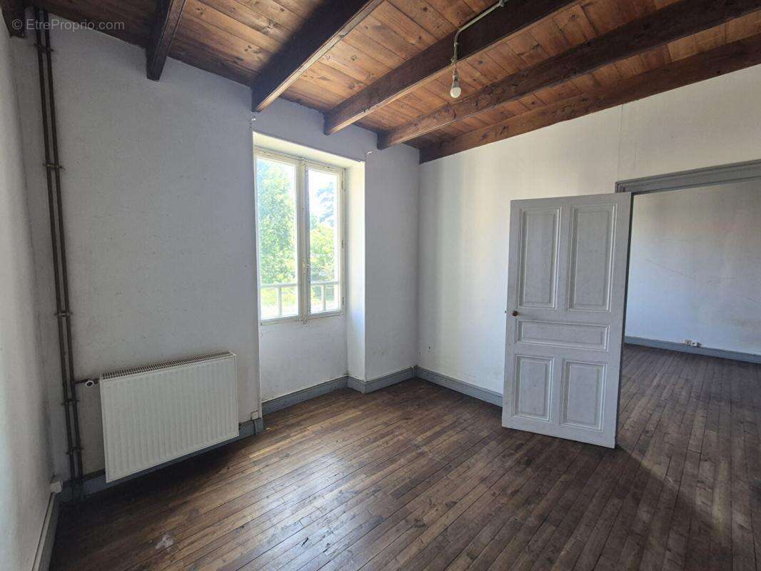 Maison de 92 m 2  à Blanzay, 3 chambres , garage, jardin, atelier - photo 10