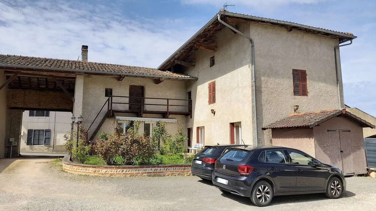 Maison à MOGNENEINS