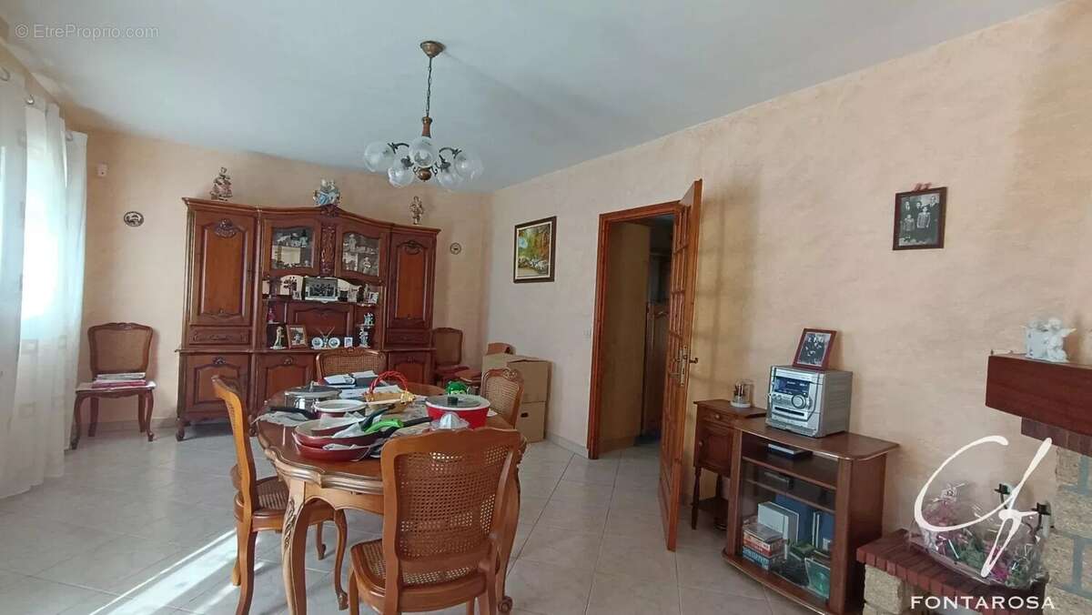 Maison à LE MUY