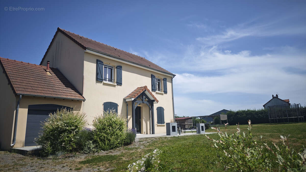 Maison à CERCY-LA-TOUR